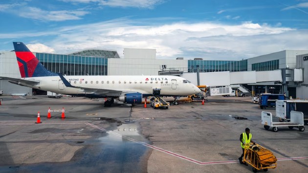 Delta issues apology to passengers after CrowdStrike outage along with bonus miles, reimbursements
